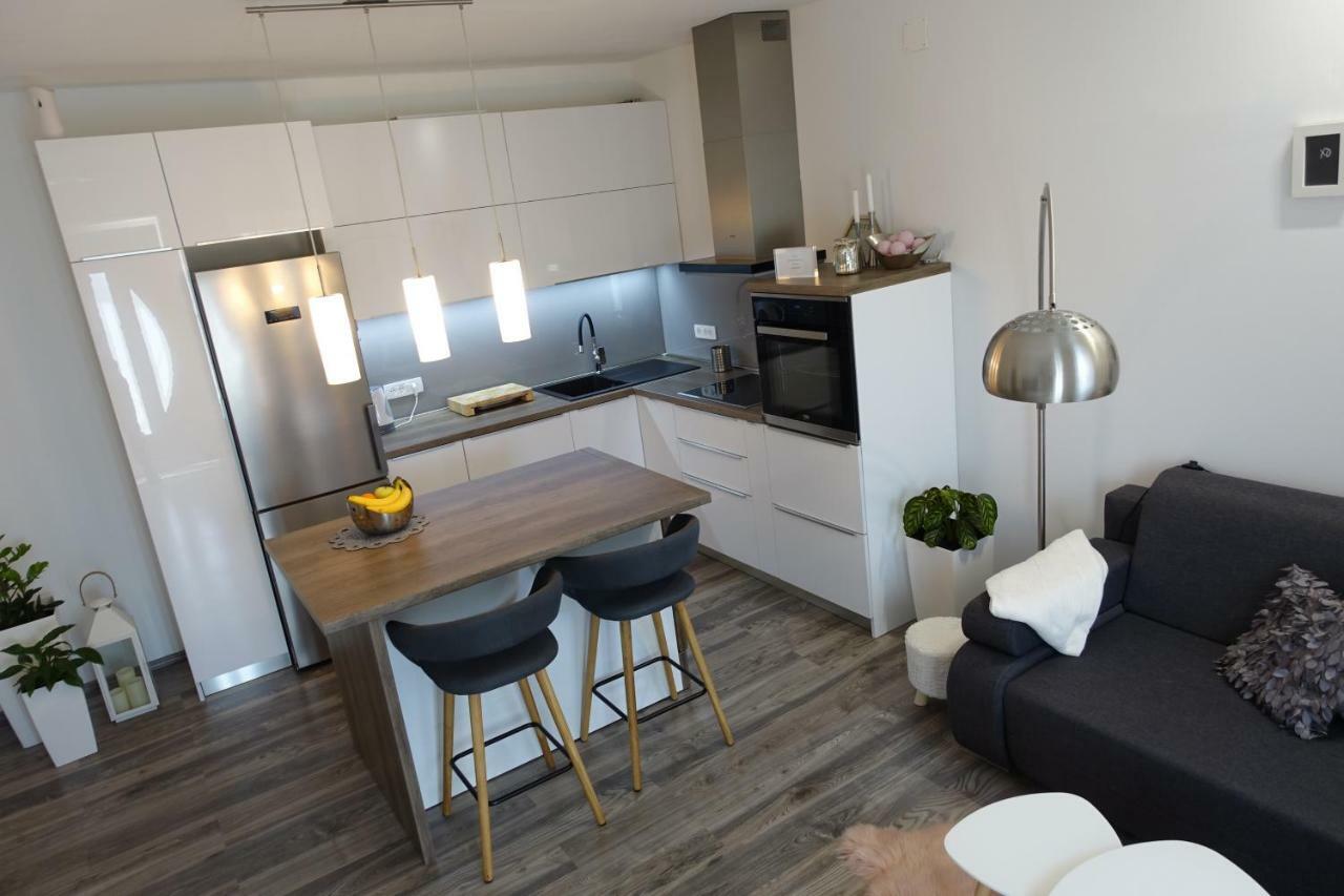 Apartman Maja Бол Екстериор снимка