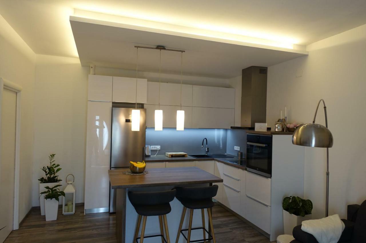 Apartman Maja Бол Екстериор снимка